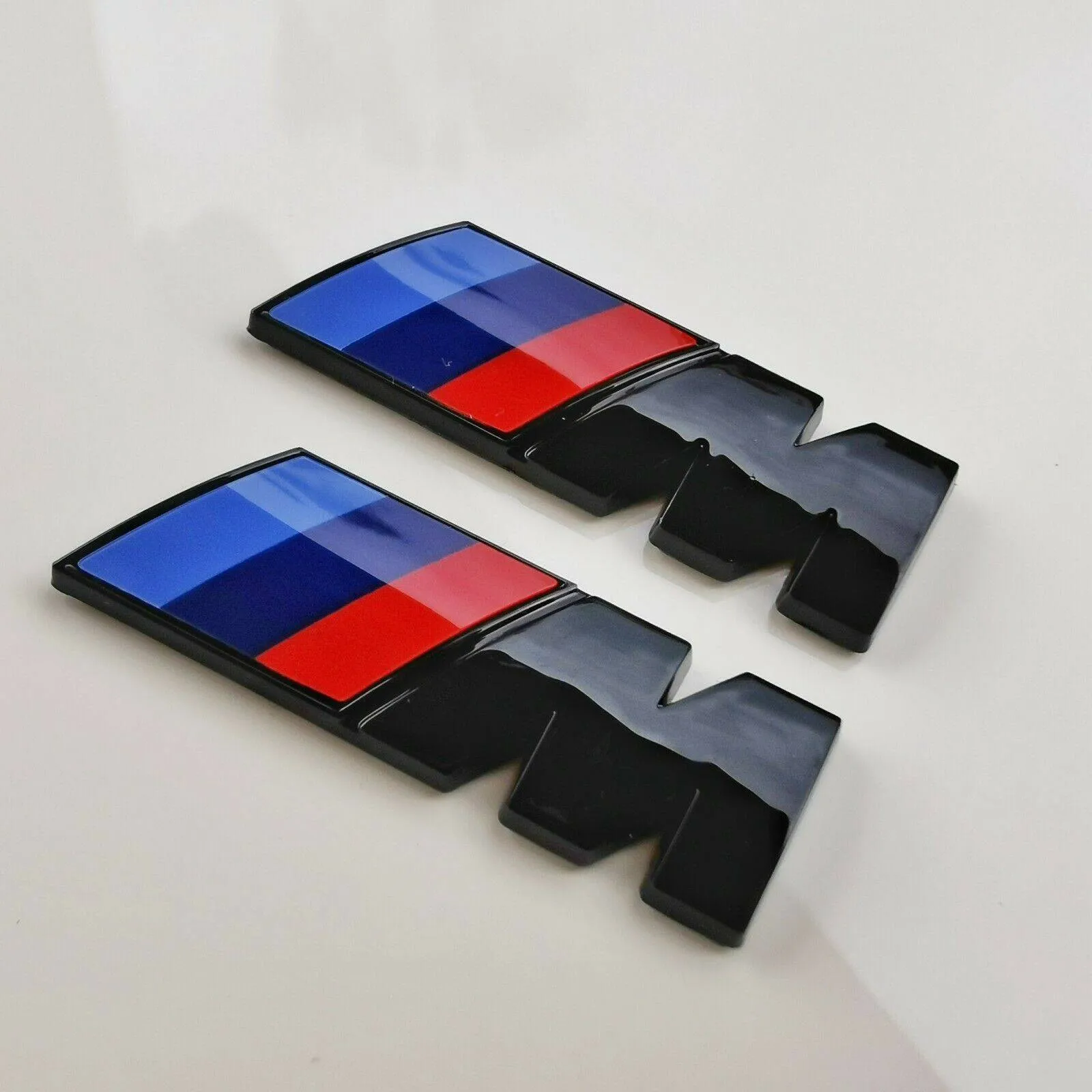 BMW M logo emblem i svart till skärmar och baklucka 