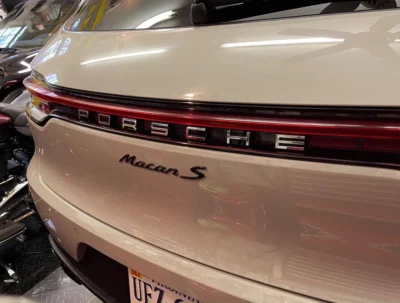 Porsche Macan Emblem Svart