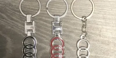 Audi nyckelring i metall