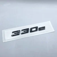 BMW 330e emblem i svart