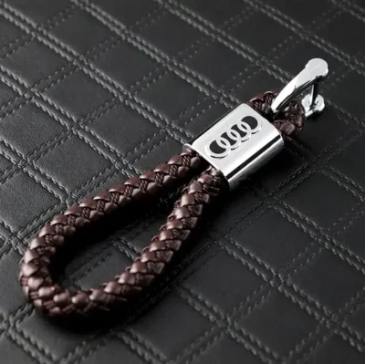 Audi nyckelring flätad mörk brun