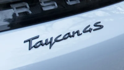 Porsche Taycan emblemM