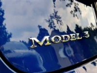 Tesla Model 3 emblem krom
