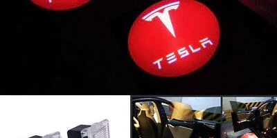 Tesla dörrlampor röd med vit text